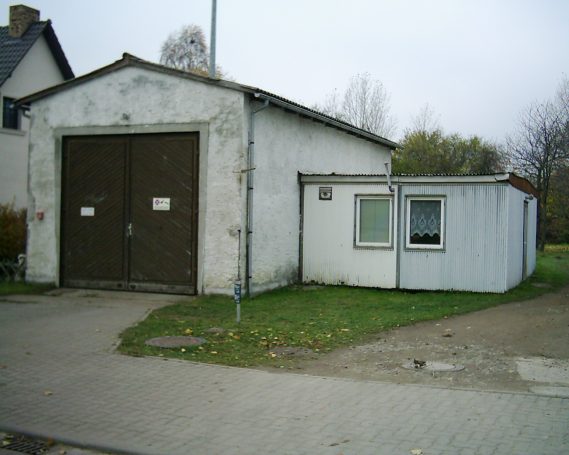 Gerätehaus mit NVA-Raumzellen